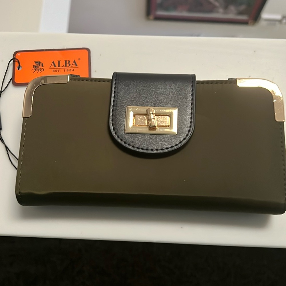 Alba wallet with chain crossbody